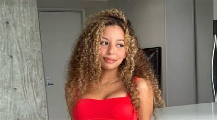 Andrea Camila Height, Weight, Net Worth, Age, Birthday, Wikipedia, Who, Instagram, Biography