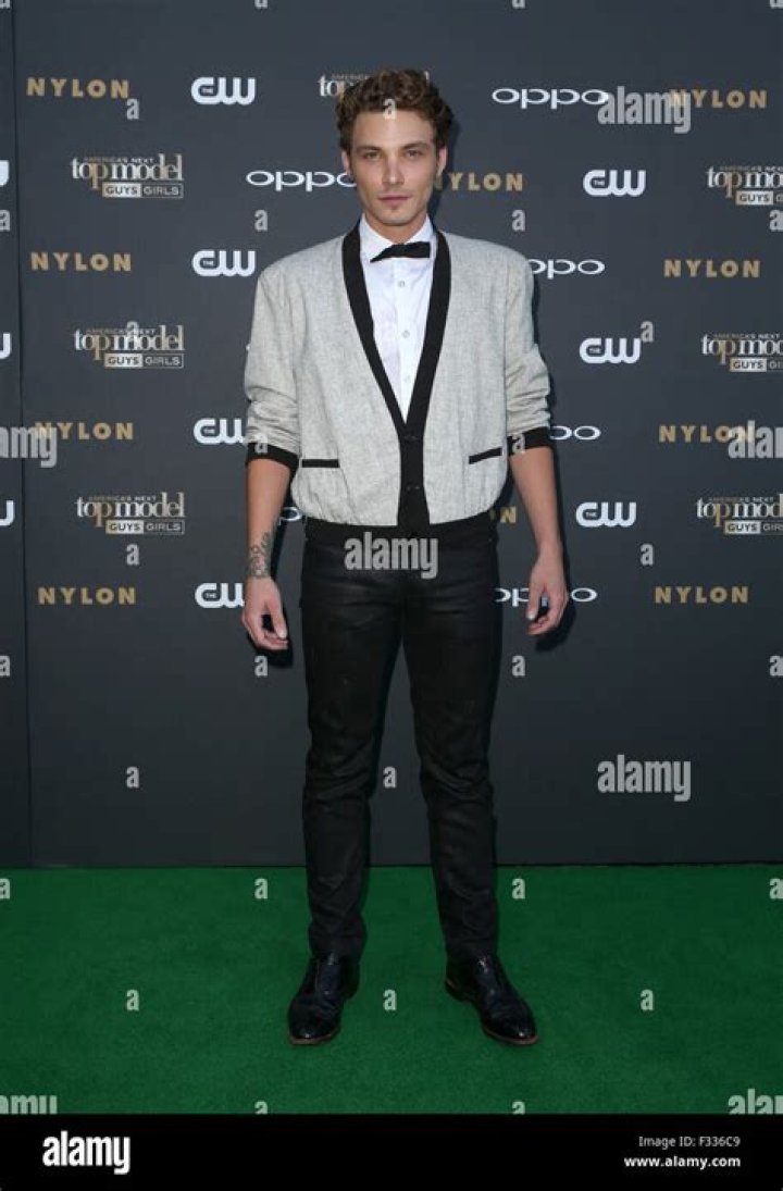
Chris Schellenger Height, Weight, Net Worth, Age, Birthday, Wikipedia, Who, Instagram, Biography 