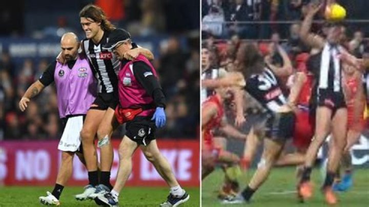 
Darcy Moore Injury 2022- What Has Happened To Him This Year? 