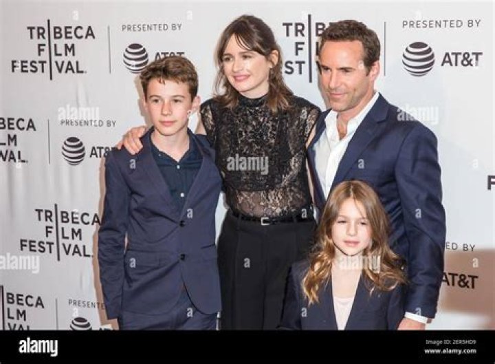 
Emily Mortimer And Alessandro Nivola Are Happily Married Couple With Two Children 