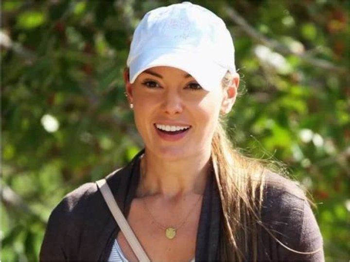 Erica Stoll Height, Weight, Net Worth, Age, Birthday, Wikipedia, Who, Nationality, Biography