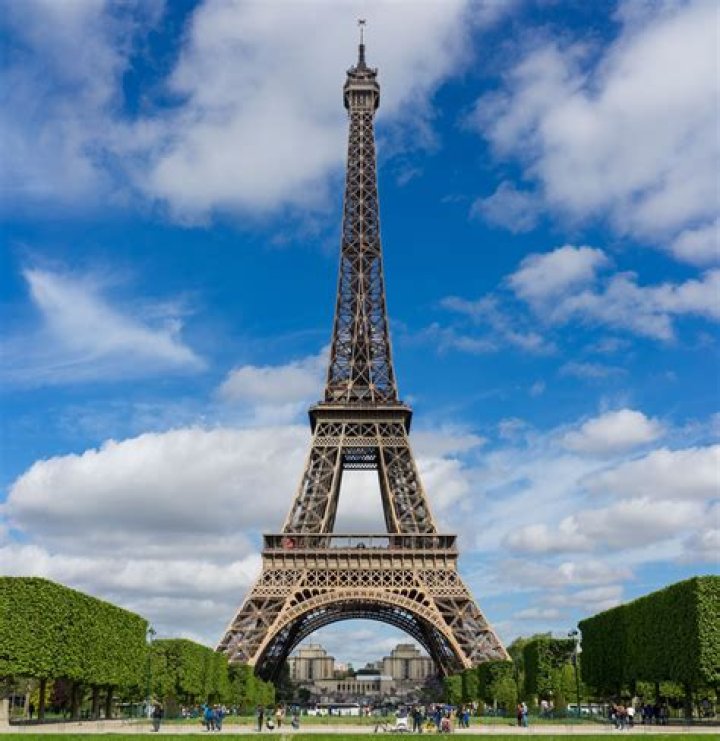 
Iheme Nancy And Others React As Luchy Donalds Shares Photos Of Herself At The Eiffel Tower On IG 