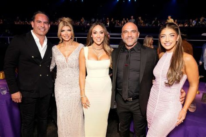 
“JOE GORGA IS DELUSIONAL”: Fans fail to believe Joe Gorga’s story about the pizza business on RHONJ 