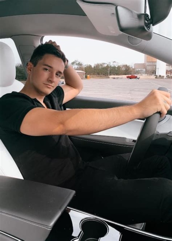 
Sam Patterson Height, Weight, Net Worth, Age, Birthday, Wikipedia, Who, Nationality, Biography 