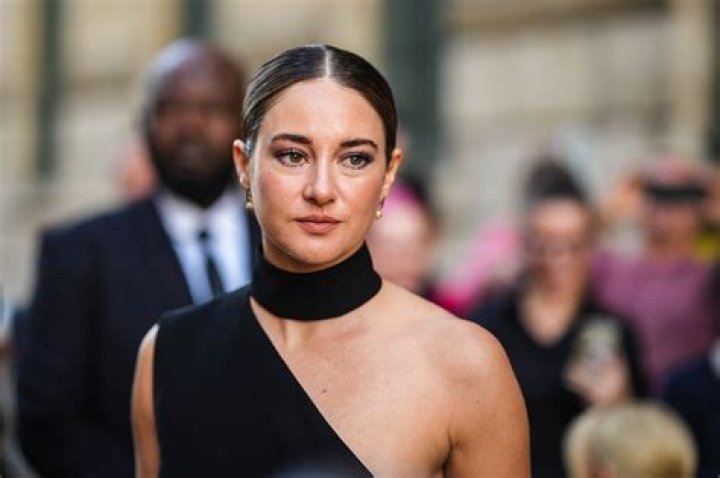 
Shailene Garnett Height, Weight, Net Worth, Age, Birthday, Wikipedia, Who, Nationality, Biography 