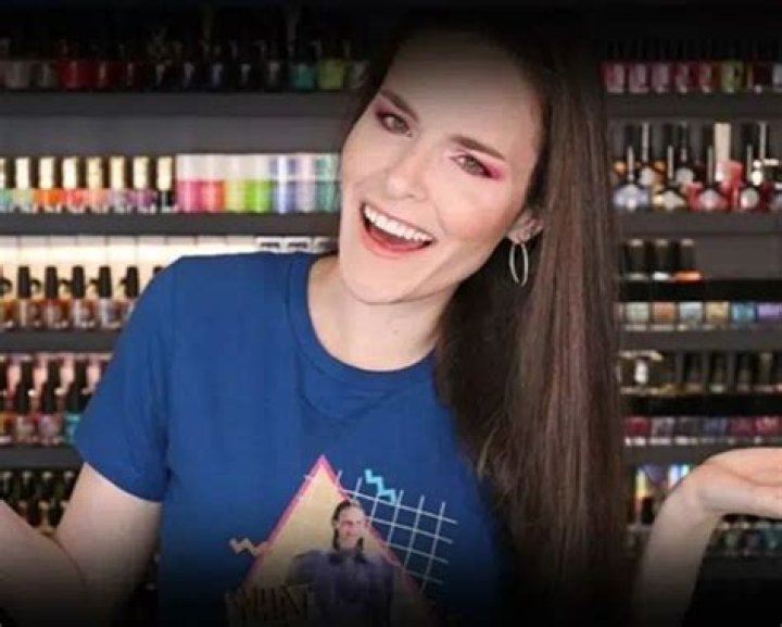 
Simply Nailogical Height, Weight, Net Worth, Age, Birthday, Wikipedia, Who, Nationality, Biography 