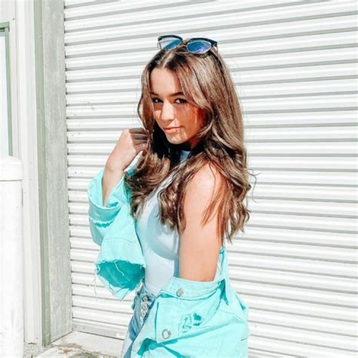 Simplyivee Height, Weight, Net Worth, Age, Birthday, Wikipedia, Who, Nationality, Biography