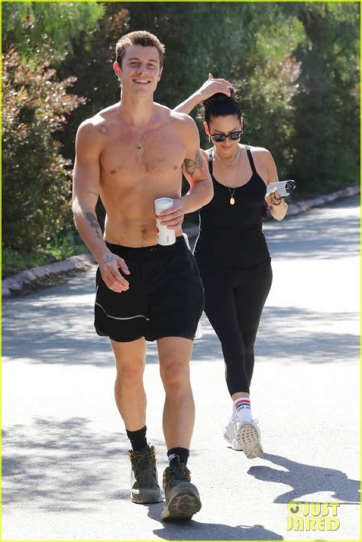 
Singer Shawn Mendes Goes on Hike With Rumored Girlfriend Jocelyne Miranda 