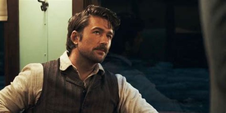 
”The absolutely hottest Dutton”: 1923 fans root for Spencer after stunning episode 4 