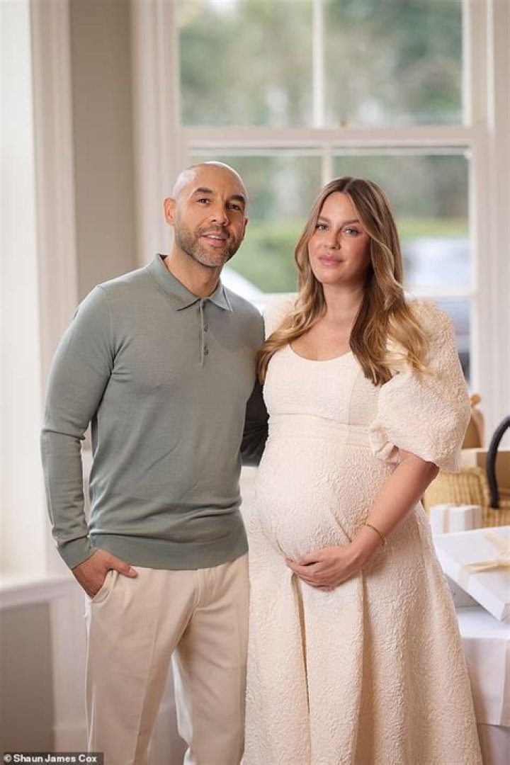 
Weatherman Alex Beresford Is Recently Engaged To 29 Years Old Imogen McKay Find Their Age Difference and Engagement Photos 