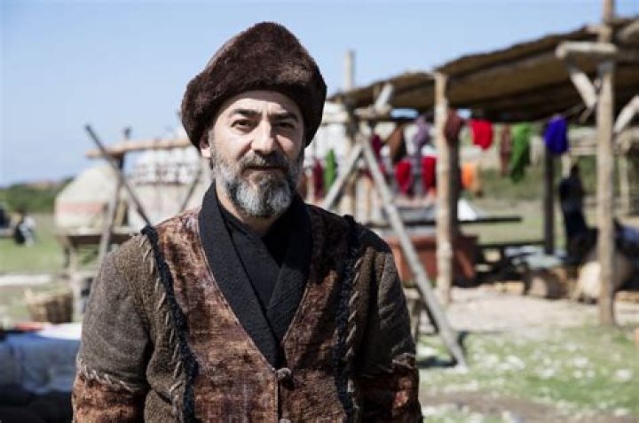 What Happened To Ayberk Pekcan? Details To Know About The Artuk Bey Actor Illness And Lung Cancer