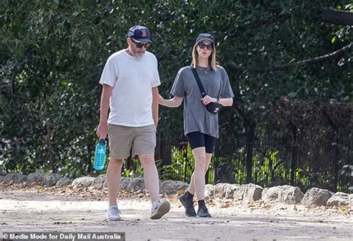 
Who Is Cindy Nell Boyfriend Clive Roberts And How Rich Is He? 