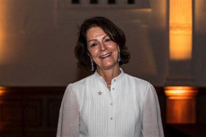 
Who is Victoria Robey, wife of former BBC chairman Richard Sharp? 